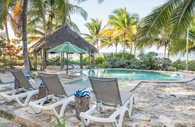 Comfortable beds & a hot meal await you. Beach front. LasTunas - Telchac Pto.