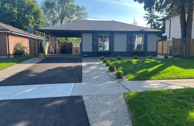 Comfortable & Bright 4BD Stay Near Pearson Airport & Downtown Toronto