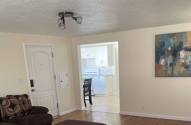 Comfortable Home w/ Full Kitchen