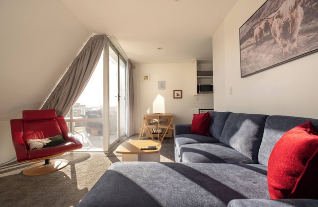Comfortable in Central Christchurch + Park Views