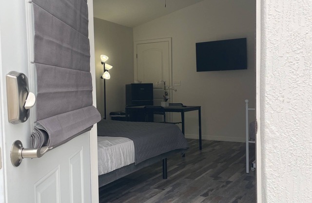 Comfortable king studio