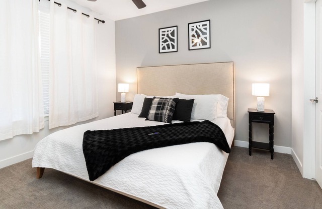 Comfortable Modern Apt. W/ Hot Tub and Gym