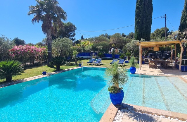 Comfortable villa with heated pool