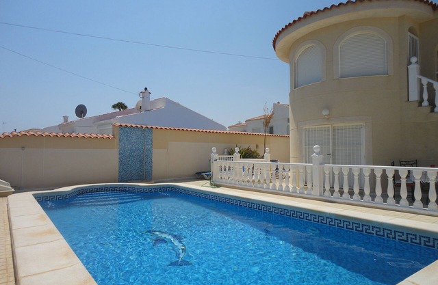 Comfortable villa with private swimming pool and garden at 3km from the beach