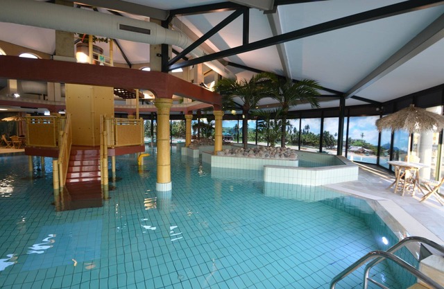 Comfortable villa with combi-microwave in green surroundings
