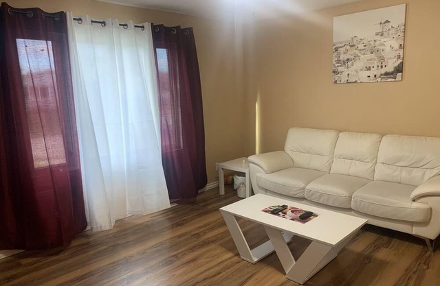 Comfy house with 3 bedrooms and 2 washrooms