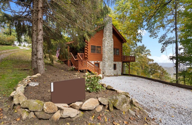 Comfy Lodge with Stunning Mountain Views