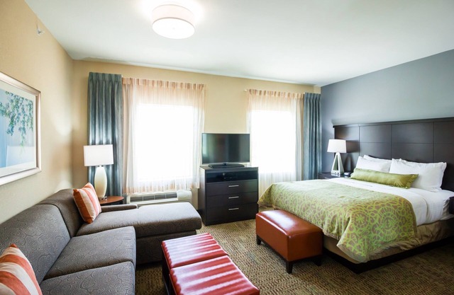 Comfy Studio in Plano | Free Breakfast, Free Wi-Fi, Outdoor Pool