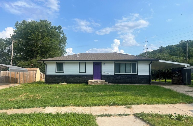 COMING SOON! 3 Bed/2 Bath house w/bonus adult bunk beds! Close to KSU stadium!