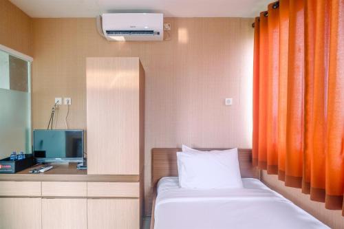 Compact and Simple Studio Apartment at Saladdin Mansion By Travelio