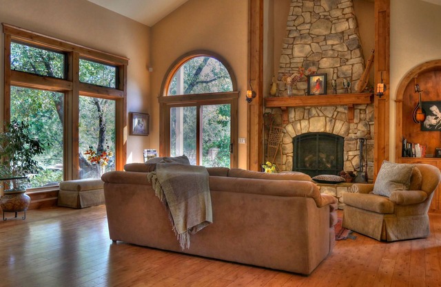 Completely Private Retreat Six Minutes from Town