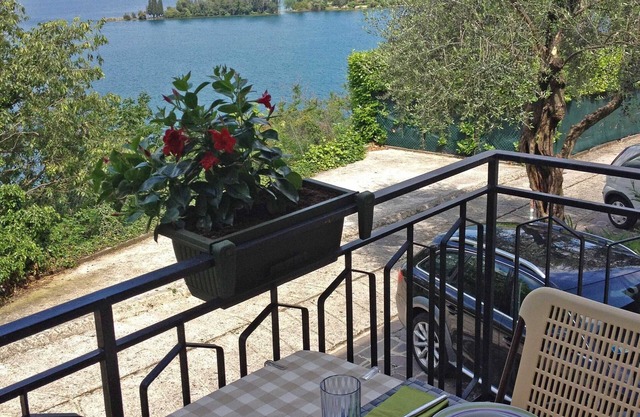 Completely renovated in winter 2017, large and lake view. Val di Sogno.