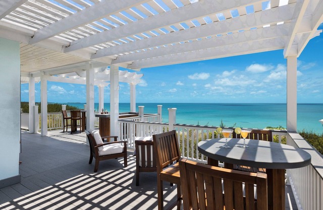 Compound w/Beach, Pool, Pickleball, Gym, Kayaks, Golf Carts, Views!