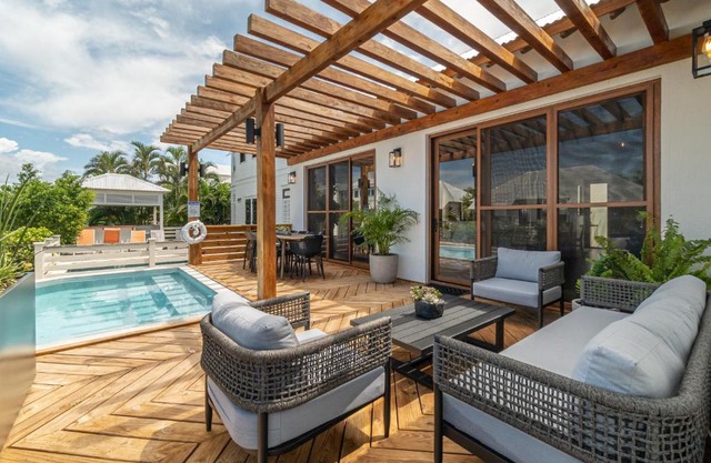 Conch Shell Cottage and The PoolClub at Mahogany Bay!