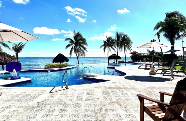 Condo #322 at Caribbean Reef Villas - OceanFront, huge pool for families/couples