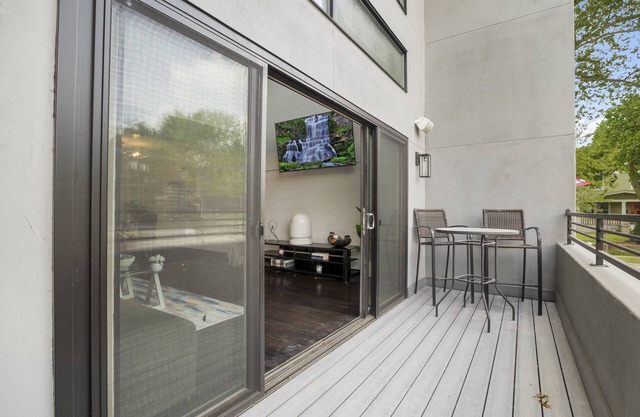 Condo w/Downtown Views