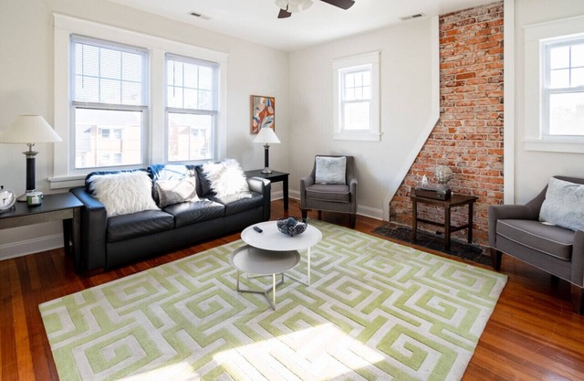 Contemporary 3-Bedroom Home with Balcony in RVA