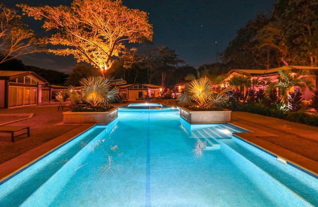 Contemporary Coastal Escape W/Shared Pool, AC & Trails, Fast WiFi & More