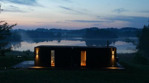 Contemporary design lake cabin