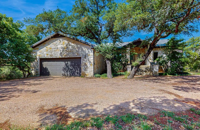 Contemporary dog-friendly house w/private gas grill, hot tub, & outdoor pool