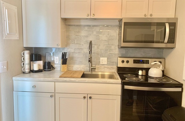 Contemporary One Bedroom Condo