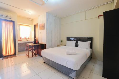 Contemporary Studio at Kebagusan City Apartment By Travelio