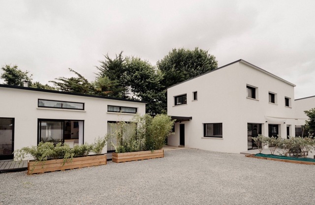 Contemporary villa 160m2 + independent house 35 m2