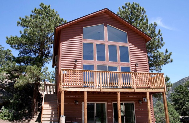 Continental Divide Cabin with breathtaking views from large picture windows