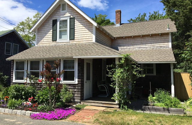 Convenient In-Town (Oak Bluffs) Location