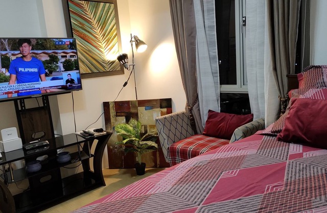 Convenient, work friendly and cozy place overlooking downtown