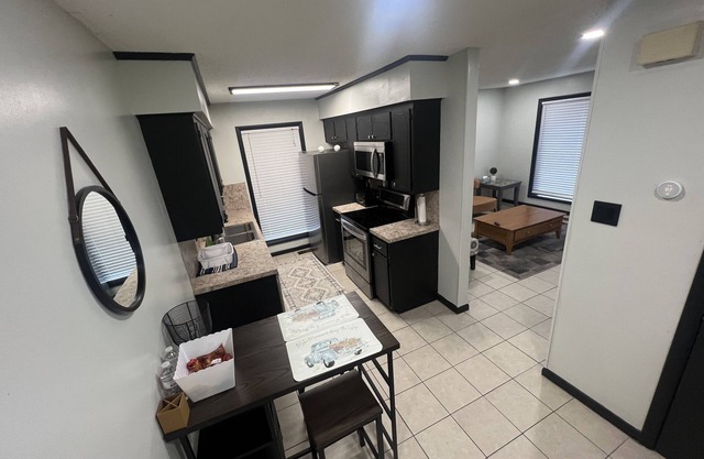 Conveniently located duplex!
