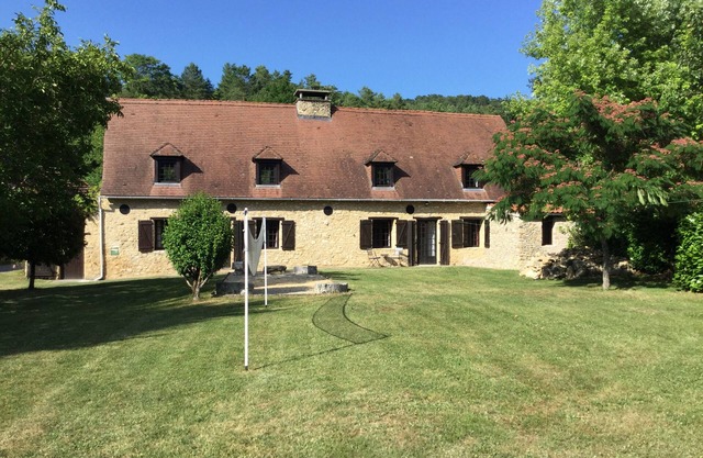 Converted Barn,full of character, with large pool and grounds