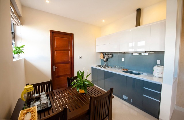 COOL PENTHOUSE AT ARIEL, NICE GARDEN, BEACH AREA, with BREAKFAST