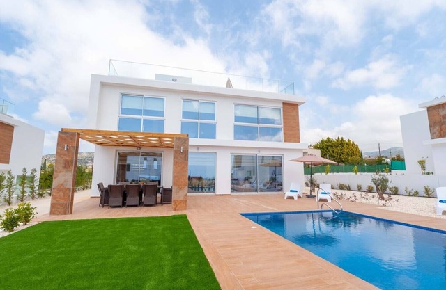 Coral Elite Residence 9. Luxury 4 bedroom villa with private pool and jacuzzi.