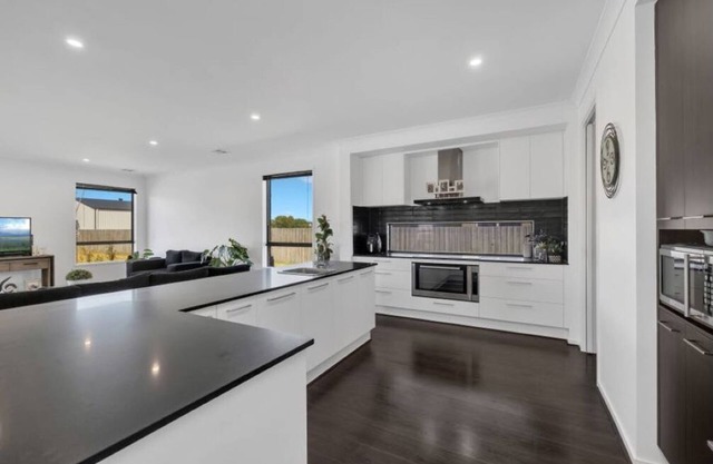 Coronet Bay 5 bed,4 bath,30min to Cowesnsleeps 10 outdoor heated pool,porta cotn