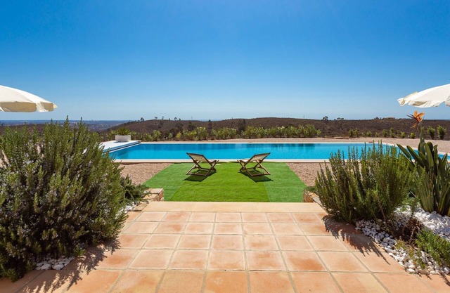 Corte Velada Guest House - Room 4 by LovelyStay