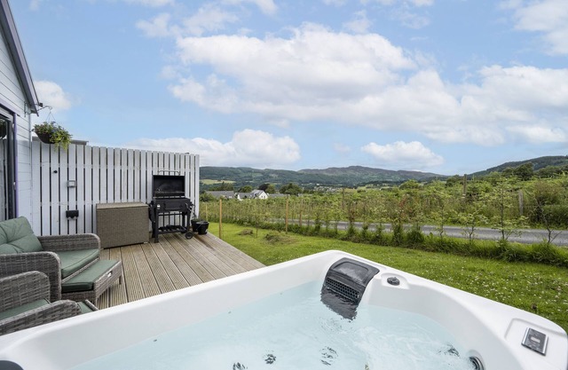 Cosy 1 Bedroom Lodge with woodburner and amazing views just outside Pitlochry