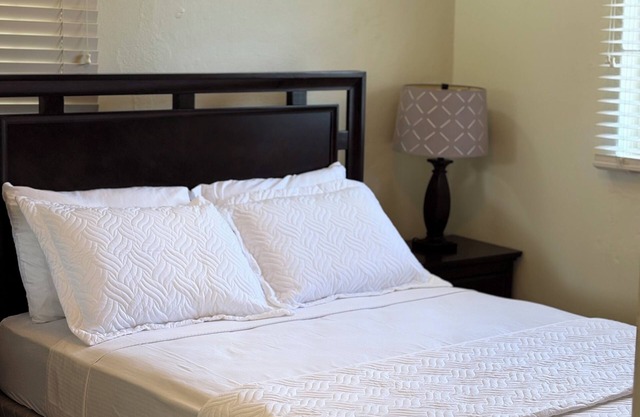 Cosy and quiet retreat, overlooking the blue lagoon. Enjoy the clean crisp air.