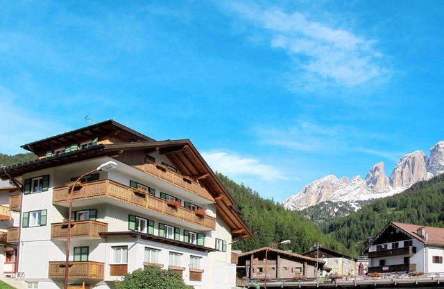 Cosy apartment for 9 guests with WIFI, TV and balcony
