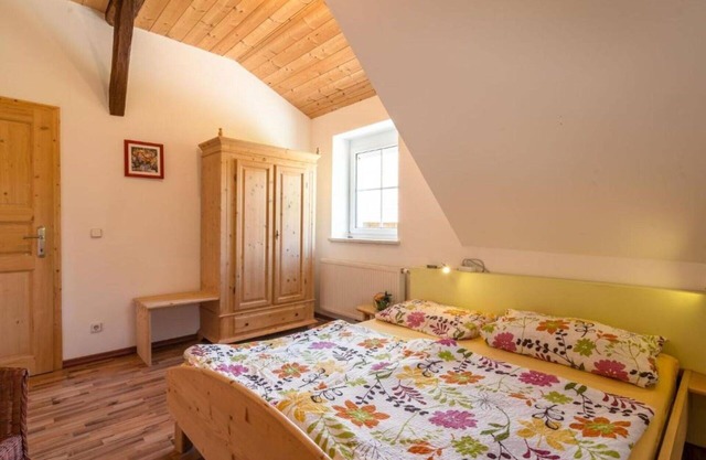 Cosy apartment for 8 guests with WIFI, pool, TV, patio and pets allowed