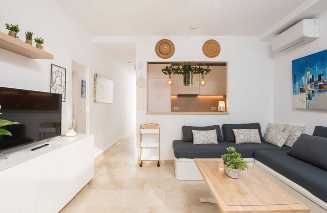 Cosy apartment for 3 people with A/C, WIFI, pool, TV, terrace and parking