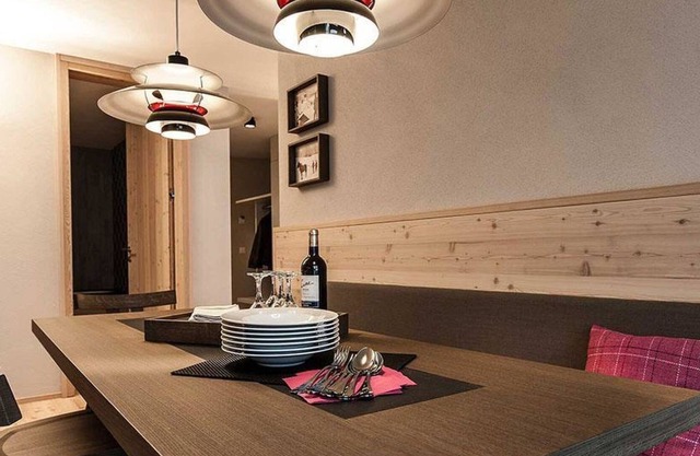 Cosy apartment for 4 guests with WIFI, TV, balcony, pets allowed and parking