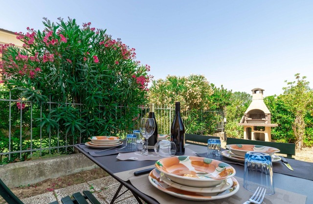 Cosy apartment for 4 guests with WIFI, TV and patio, close to Porto Recanati