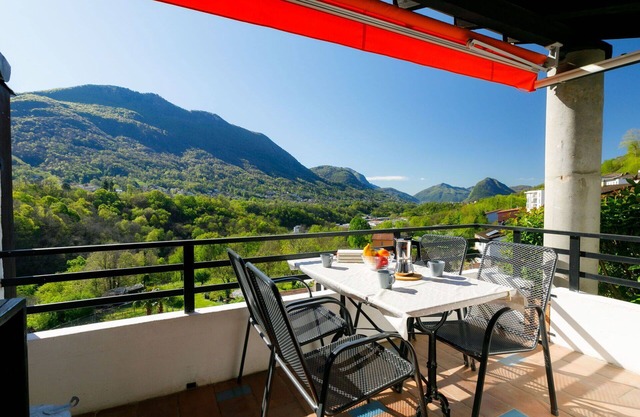 Cosy apartment for 4 people with pool, WIFI, TV, patio and panoramic view