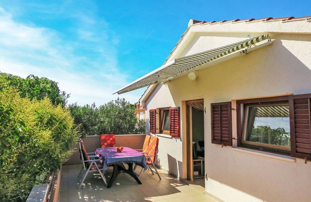 Cosy apartment for 5 guests with A/C, WIFI, TV and balcony