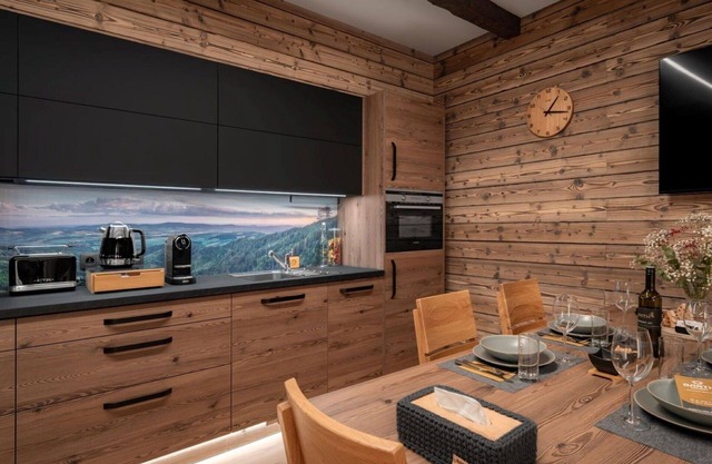 Cosy apartment for 5 people with WIFI, TV, terrace and parking