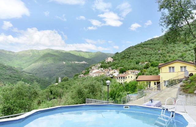 Cosy apartment for 6 people with pool, TV, terrace, pets allowed and panoramic view