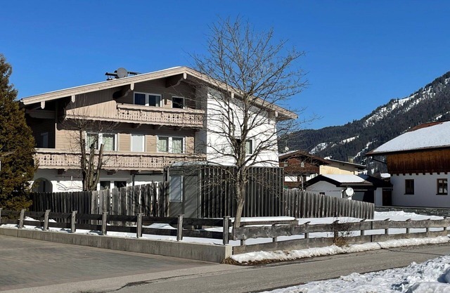 Cosy apartment for 5 guests with WIFI, TV and patio