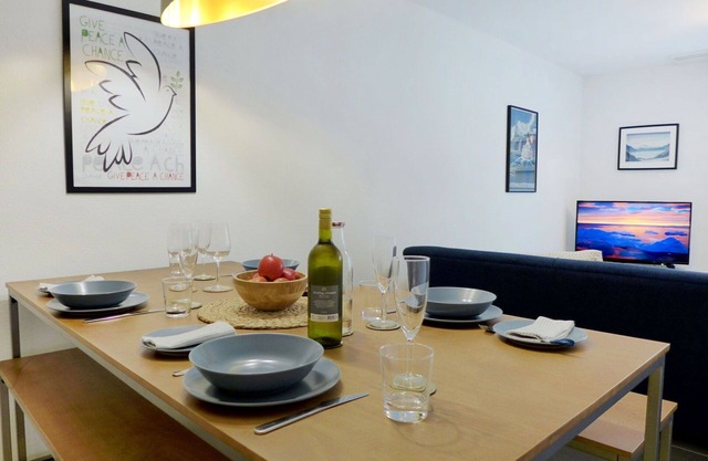 Cosy apartment for 4 guests with WIFI, TV, balcony, pets allowed and parking