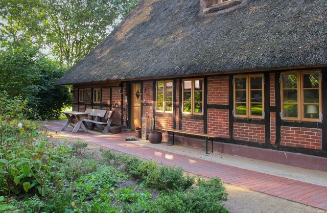 Cosy apartment for 5 people with WIFI, TV, terrace, pets allowed and parking